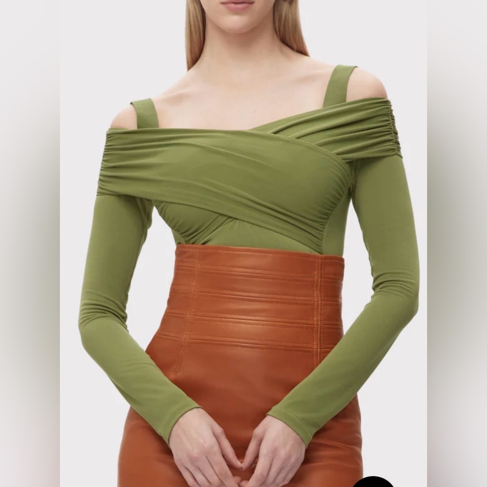 THE ELLEN TOP